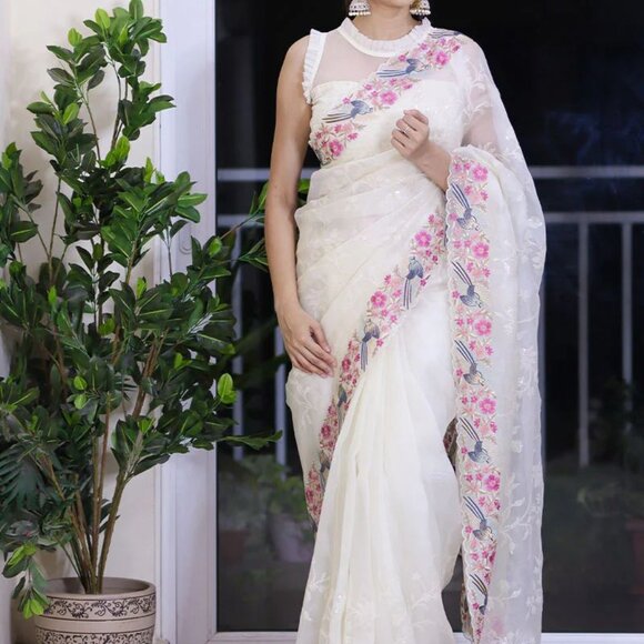 Beautiful Sequins--Saree - Picture 4 of 4